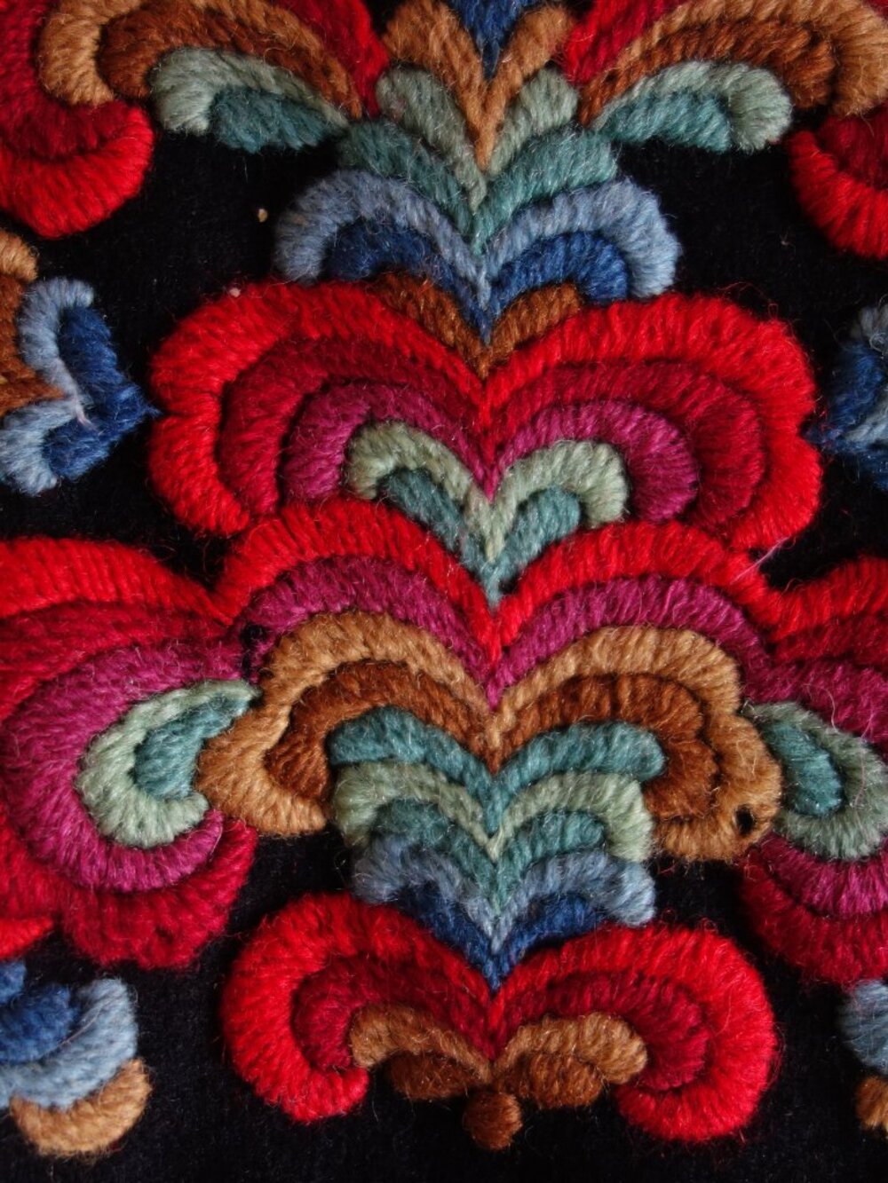 Vntg Hand Embroidered Norwegian Bunad Hat - Picture 3 of 4